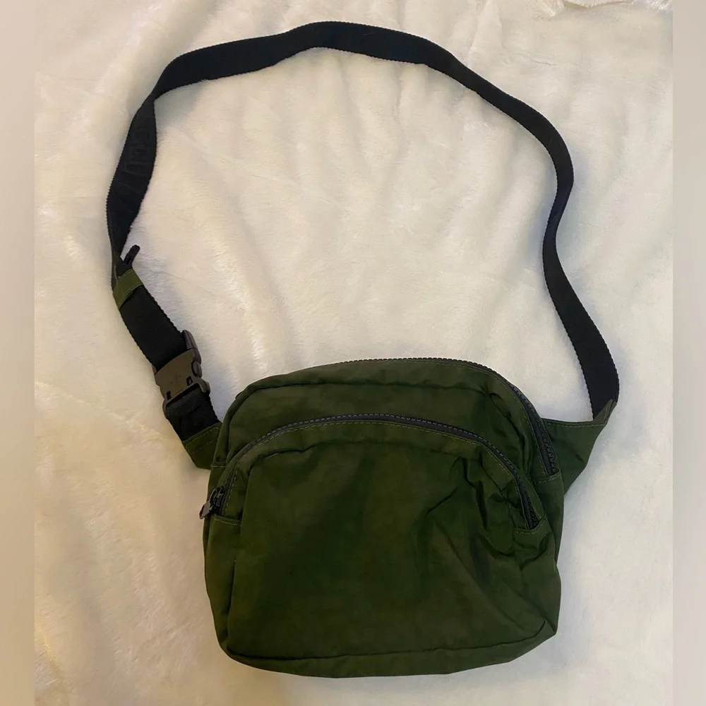 BAGGU BAY LAUREL FANNY PACK - Picture 2 of 10